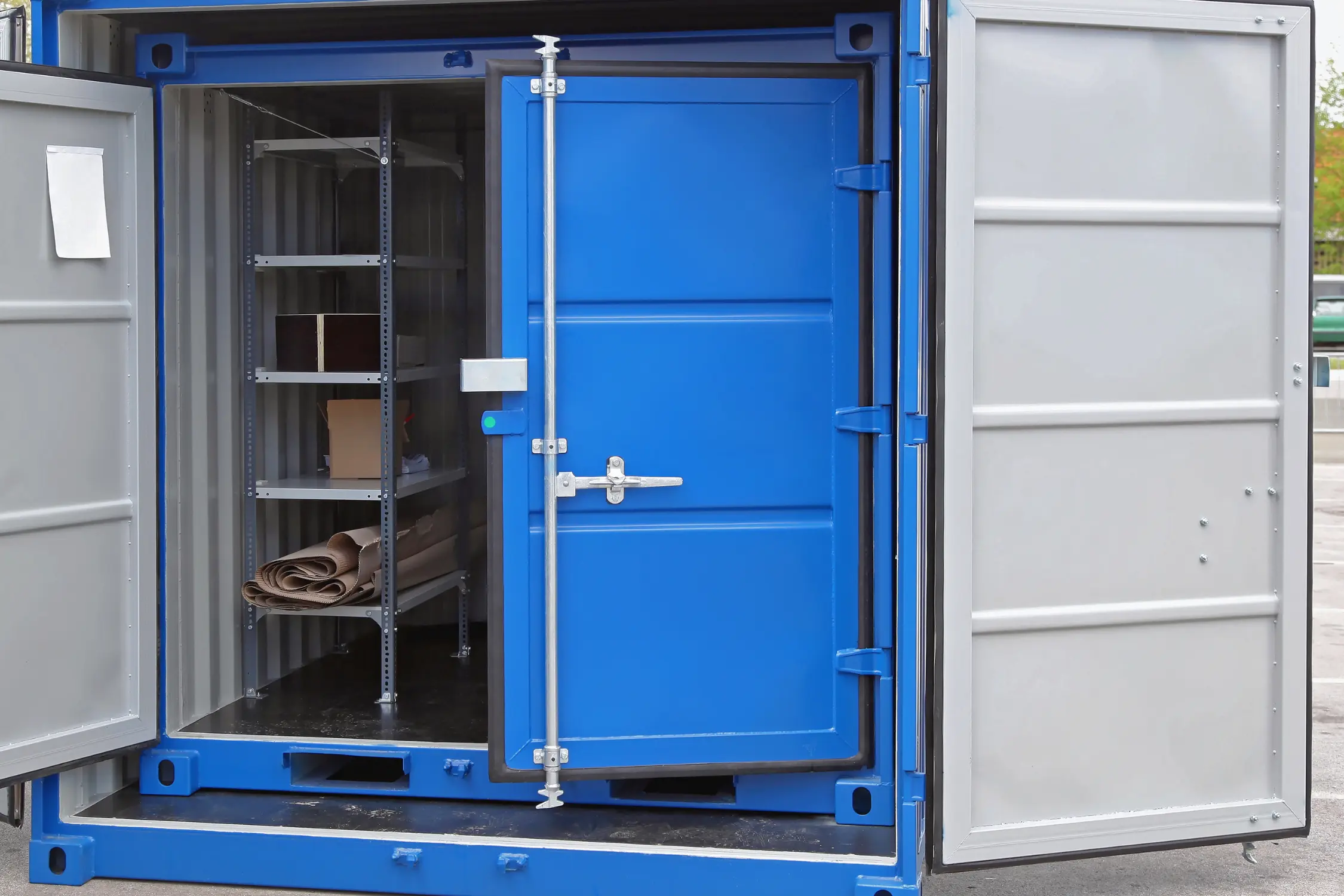 Container devanning in Leicester